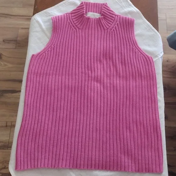 Women's Mock-Neck Cable-Knit Sleeveless Sweater - Picture 7 of 13